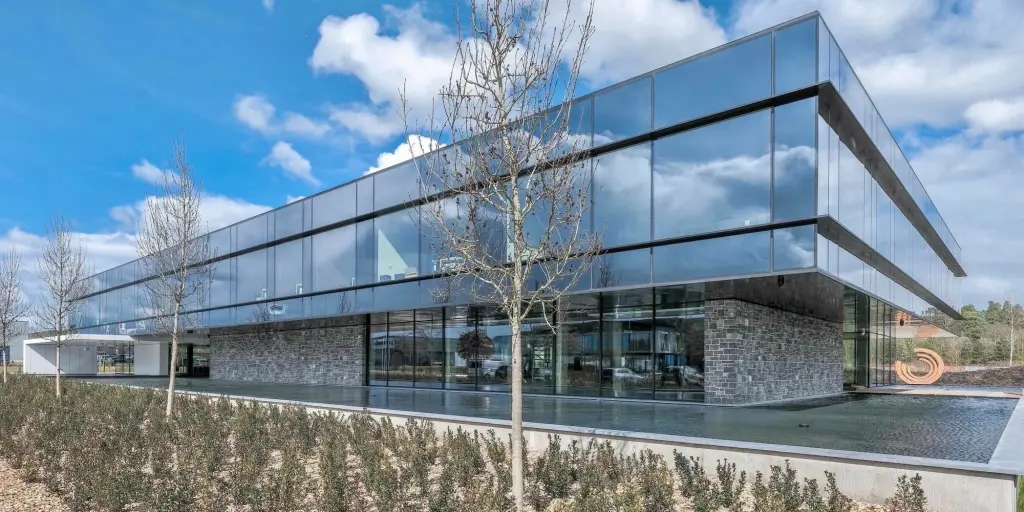 Façade d'un batiment de bureau à Marche en Famenne