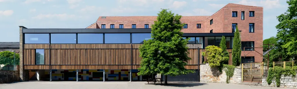 Vue générale de l'école Saint-Quirin à Huy